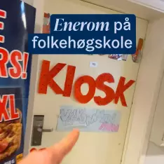 Null problem at butikken er et stykke unna skolen. Sees på rommet til @martin.kolnes ved @roddefreeridejapan 🥤🍿 Ta med...