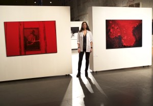 Journalist og fotokunstner Susanne Hætta med bildene Blood