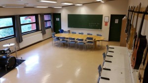 Folkehøgskolene står tomme og venter på et rekordstort antall elever. Her fra Bømlo folkehøgskule.