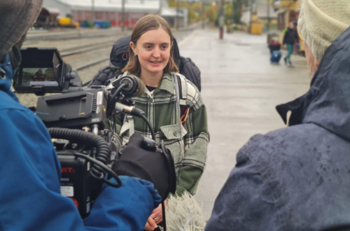 Elisas folkehøgskoleår blir NRK-serie: – Skummelt og gøy