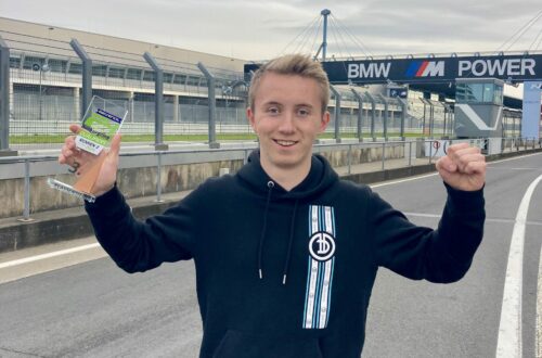 Niklas (19) driver profesjonell racing samtidig som han går på folkehøgskole